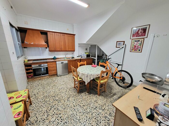 Casas en venta y pisos alquiler - 3
