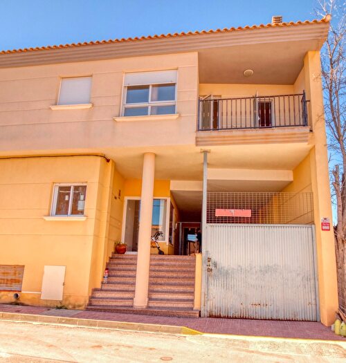 Casas en venta y pisos alquiler - 1