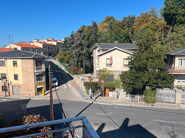 Casas en venta y pisos alquiler - 2