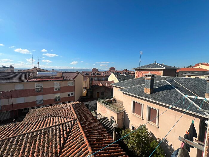 Casas en venta y pisos alquiler - 3