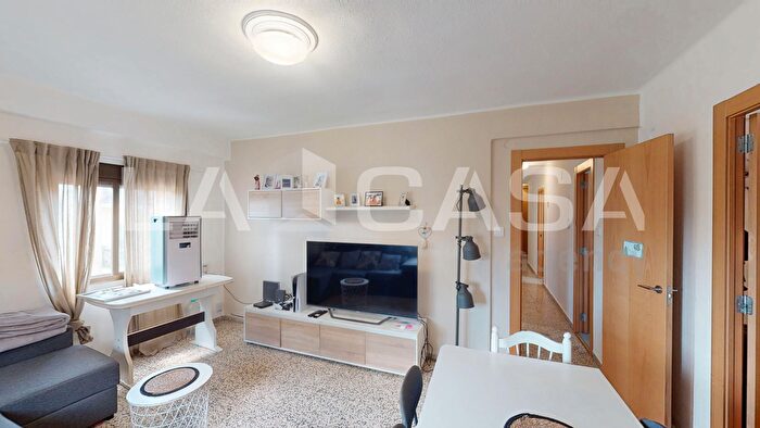 Casas en venta y pisos alquiler - 1