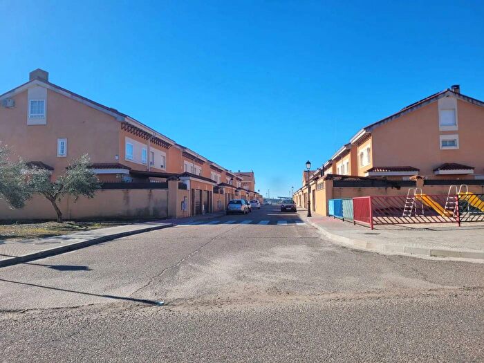 Casas en venta y pisos alquiler - 3