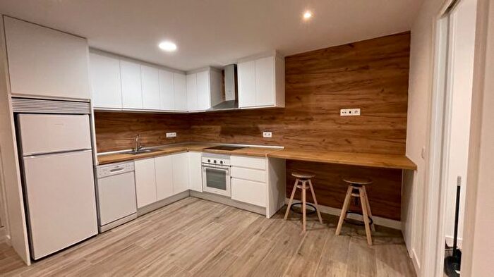 Casas en venta y pisos alquiler - 1