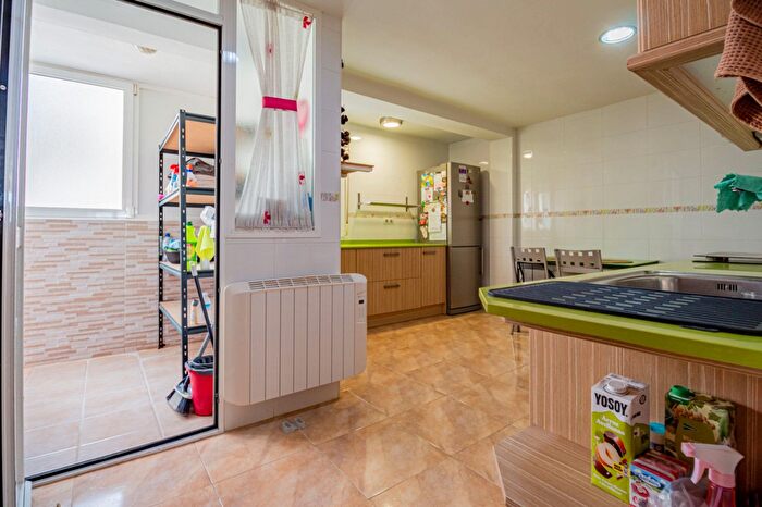 Casas en venta y pisos alquiler - 3