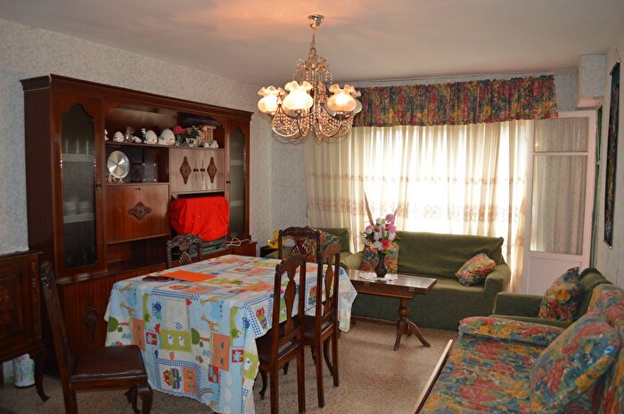 Casas en venta y pisos alquiler - 1