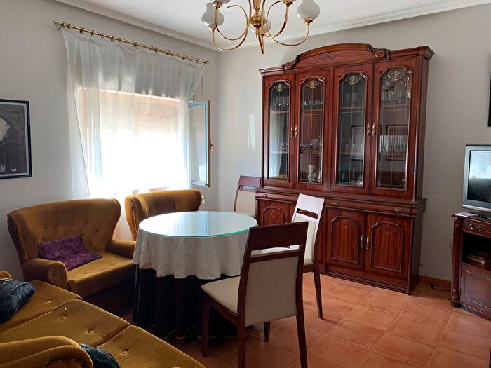 Casas en venta y pisos alquiler - 3