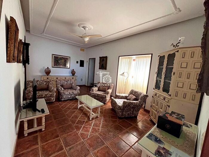 Casas en venta y pisos alquiler - 3