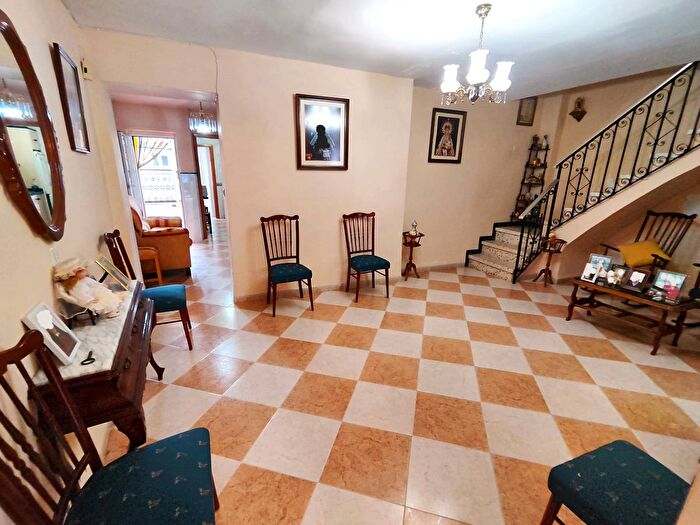 Casas en venta y pisos alquiler - 1