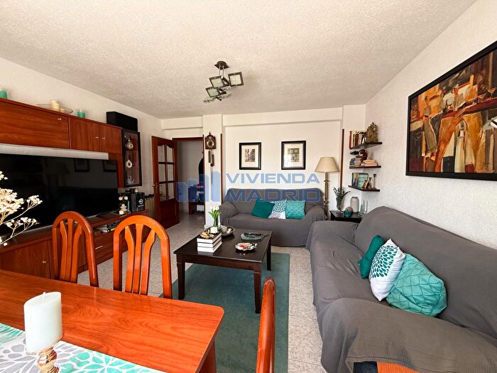 Casas en venta y pisos alquiler - 3