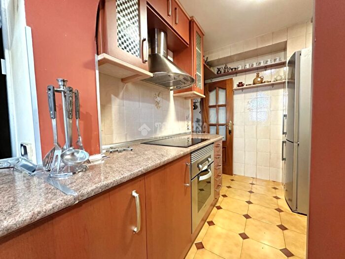 Casas en venta y pisos alquiler - 3