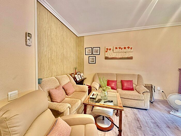 Casas en venta y pisos alquiler - 1