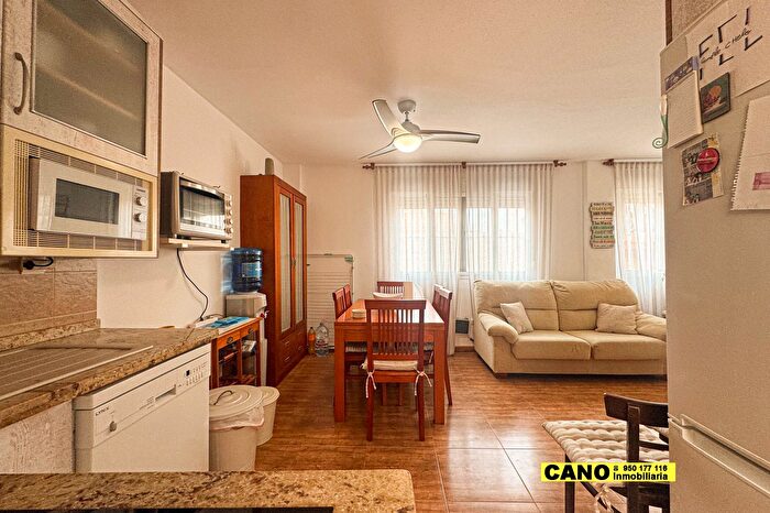 Casas en venta y pisos alquiler - 3