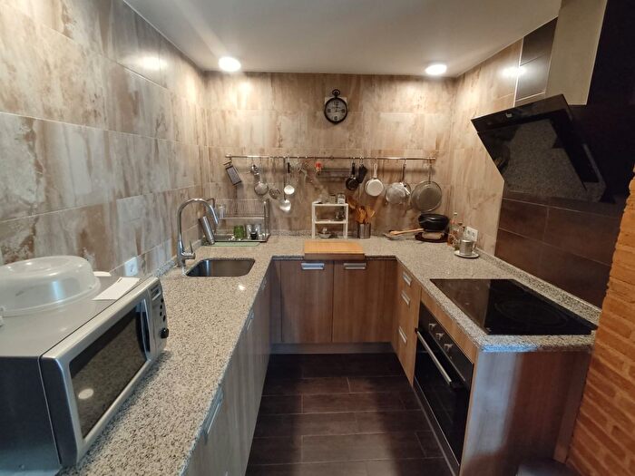Casas en venta y pisos alquiler - 3
