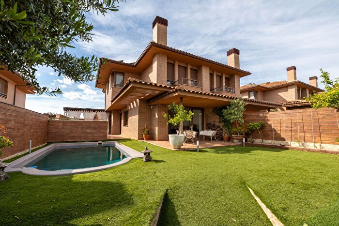 Casas en venta y pisos alquiler - 1