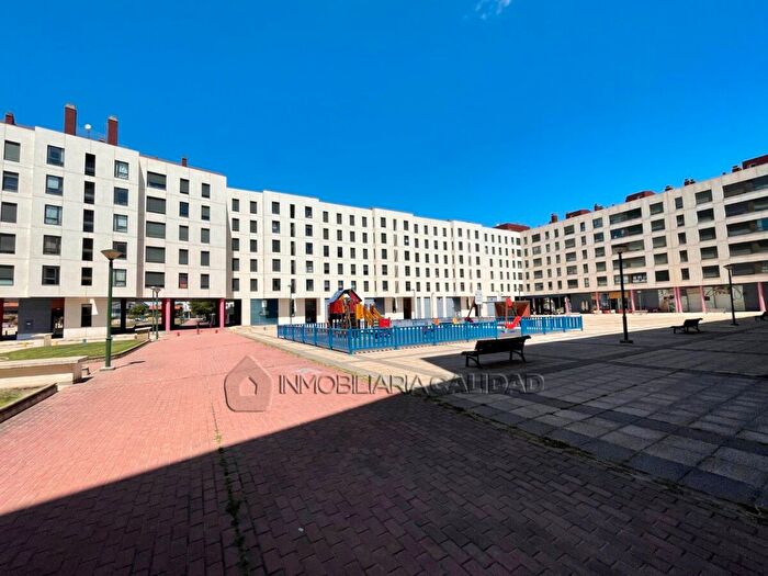 Casas en venta y pisos alquiler - 3