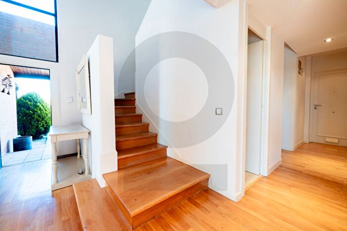 Casas en venta y pisos alquiler - 3