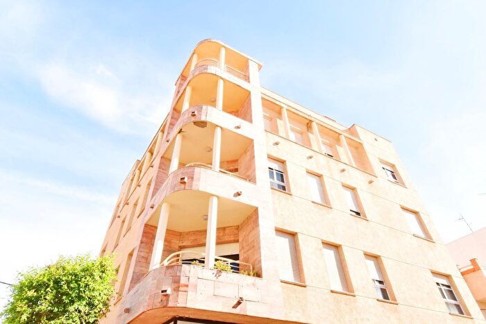 Piso en venta en El Ejido Ciudad, Ejido Centro de 4 habitaciones