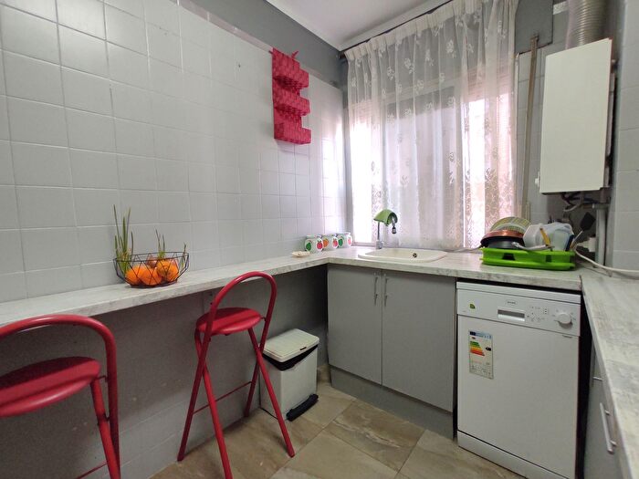 Casas en venta y pisos alquiler - 3