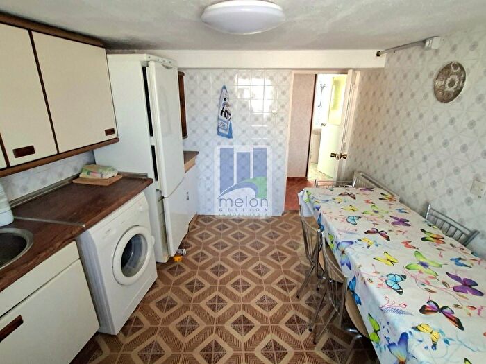Casas en venta y pisos alquiler - 3