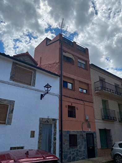 Casas en venta y pisos alquiler - 3