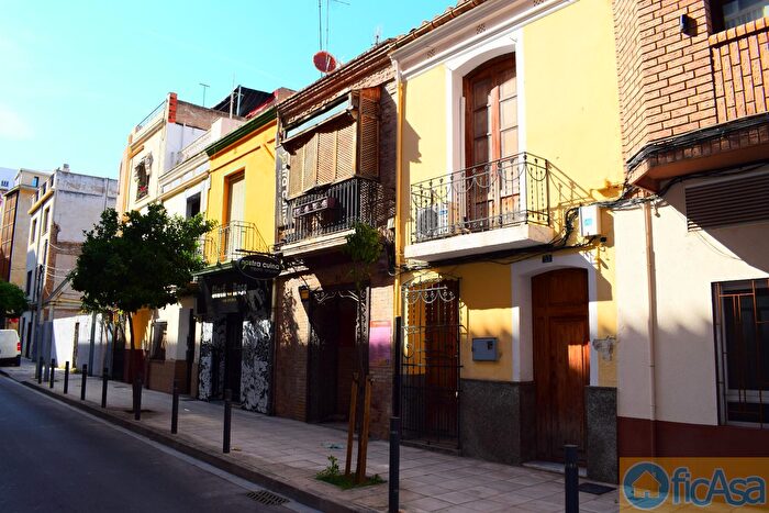 Casas en venta y pisos alquiler - 1