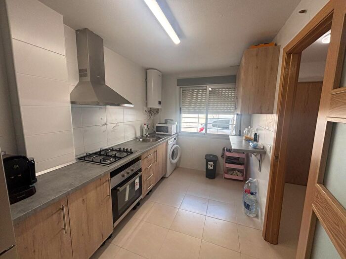 Casas en venta y pisos alquiler - 3