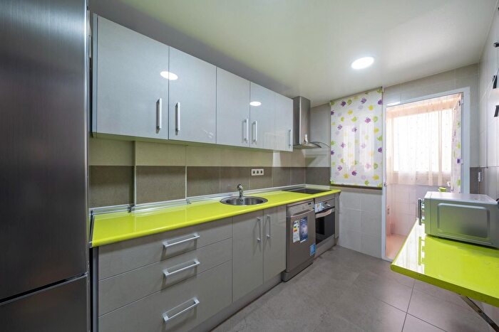 Casas en venta y pisos alquiler - 3