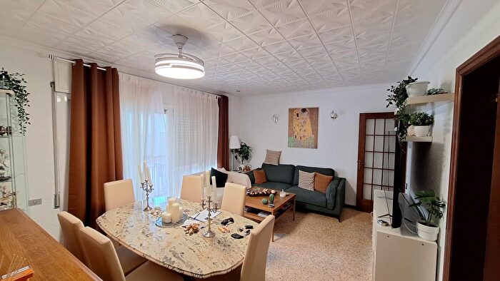 Casas en venta y pisos alquiler - 3