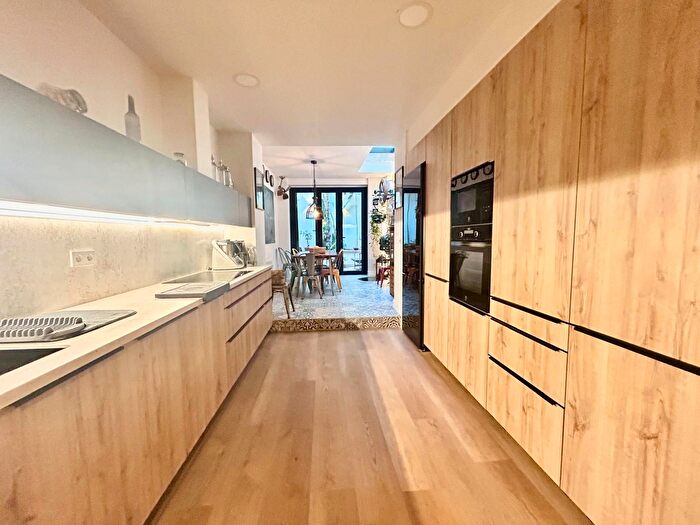 Casas en venta y pisos alquiler - 2