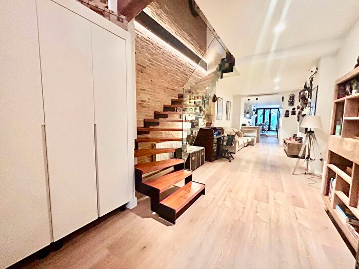Casas en venta y pisos alquiler - 1