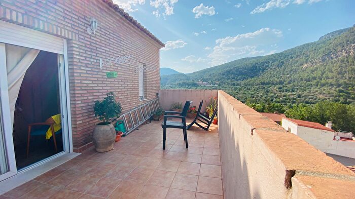 Casa en venta en Arañuel, Arañuel de 4 habitaciones