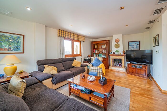 Casas en venta y pisos alquiler - 1