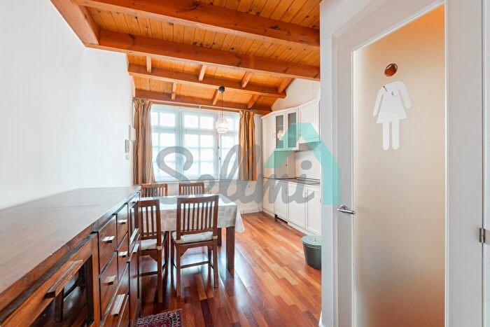 Casas en venta y pisos alquiler - 3