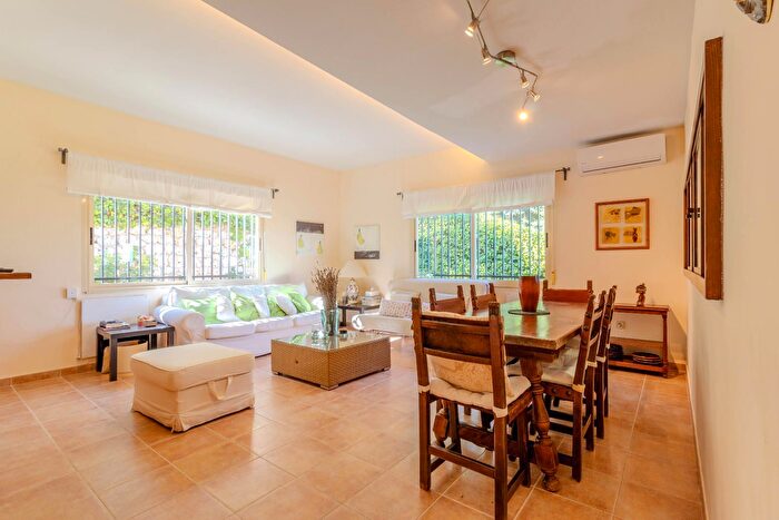 Casa en venta en El Clavín Valdeluz, Guadalajara Capital de 4 habitaciones