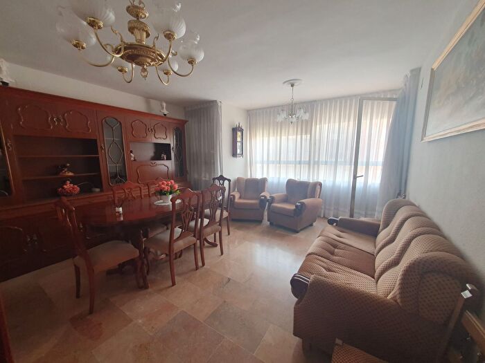 Casas en venta y pisos alquiler - 1