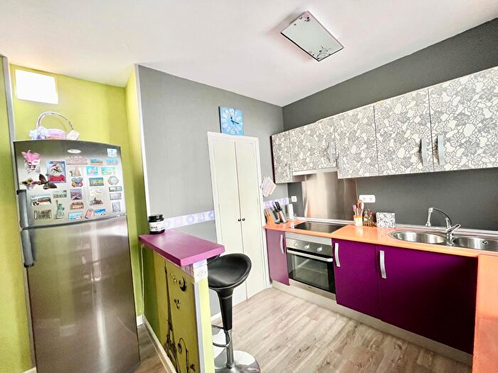 Casas en venta y pisos alquiler - 2