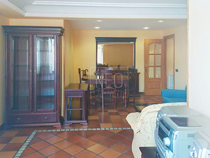 Casas en venta y pisos alquiler - 3