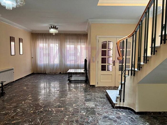 Casas en venta y pisos alquiler - 1