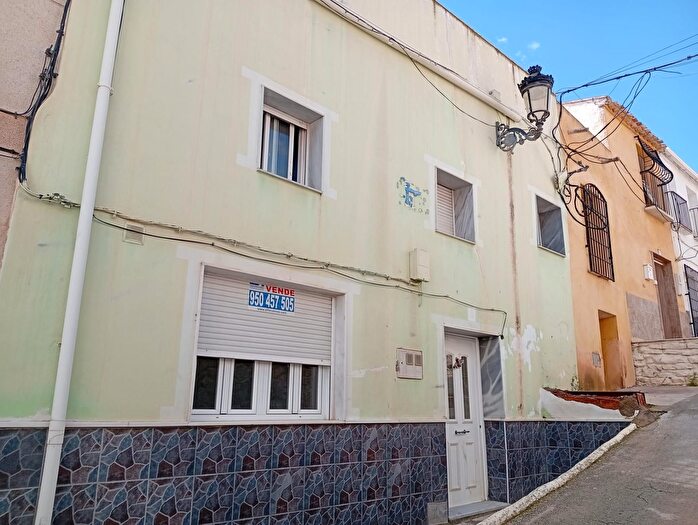 Casas en venta y pisos alquiler - 1