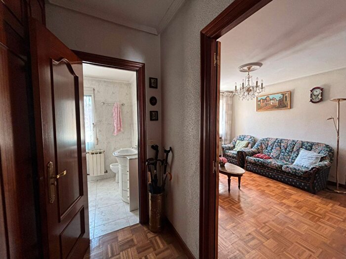 Casas en venta y pisos alquiler - 3