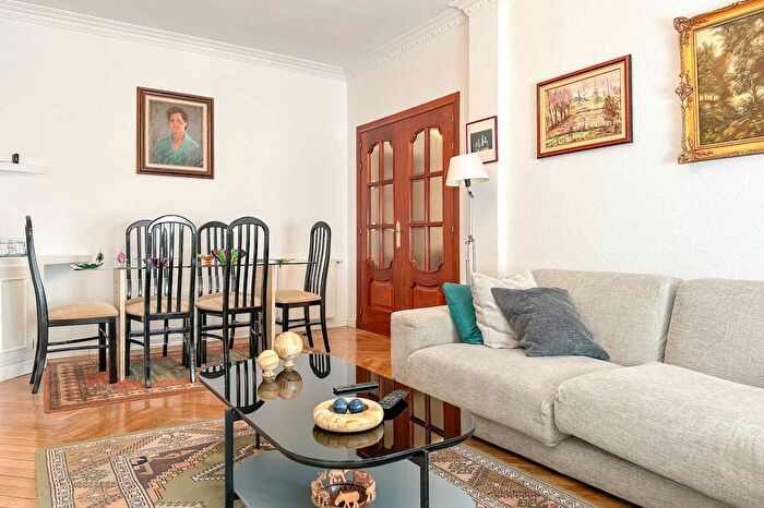 Casas en venta y pisos alquiler - 3