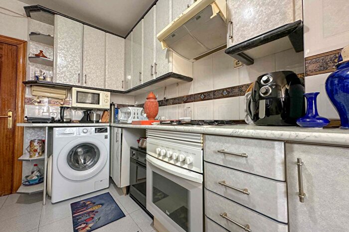 Casas en venta y pisos alquiler - 3