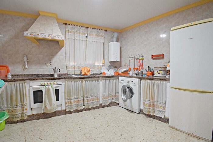 Casas en venta y pisos alquiler - 3