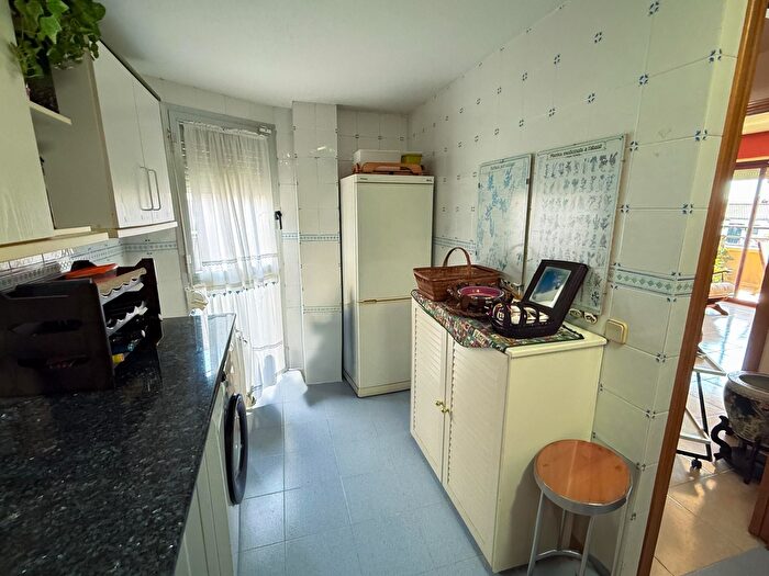 Casas en venta y pisos alquiler - 2