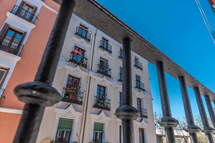 Casas en venta y pisos alquiler - 1