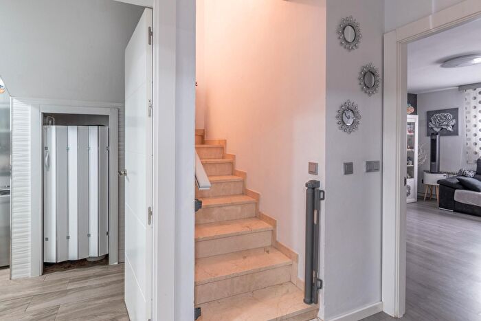Casas en venta y pisos alquiler - 2