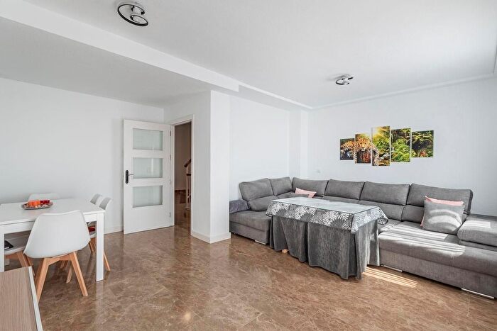 Casas en venta y pisos alquiler - 1