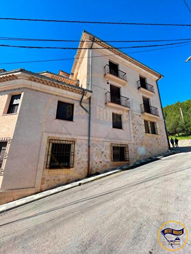 Casas en venta y pisos alquiler - 3