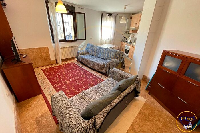 Casas en venta y pisos alquiler - 1