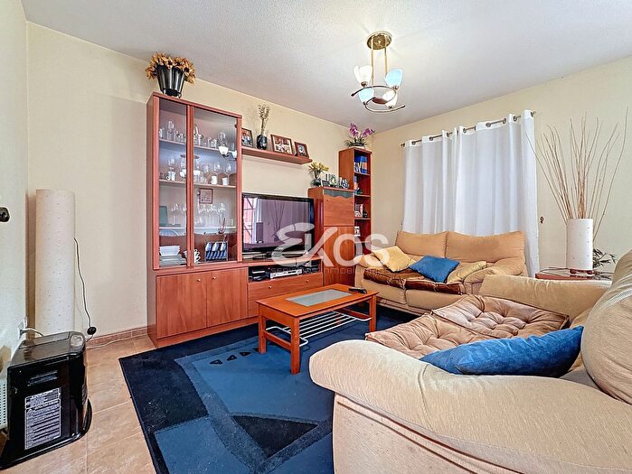 Casas en venta y pisos alquiler - 3